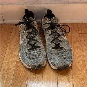 Used men’s nike met on flyknit size 11.5